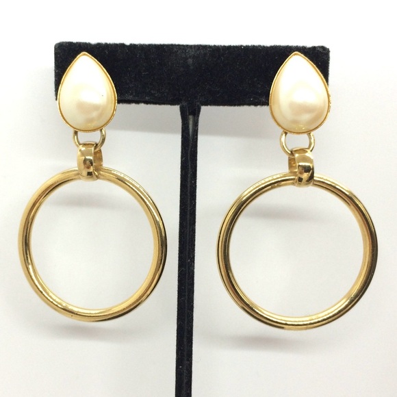 VINTAGE 80S 90S GOLD TONE STATEMENT DROP HOOP EARRINGS FAUX PEARL EARRINGS - Picture 3 of 13